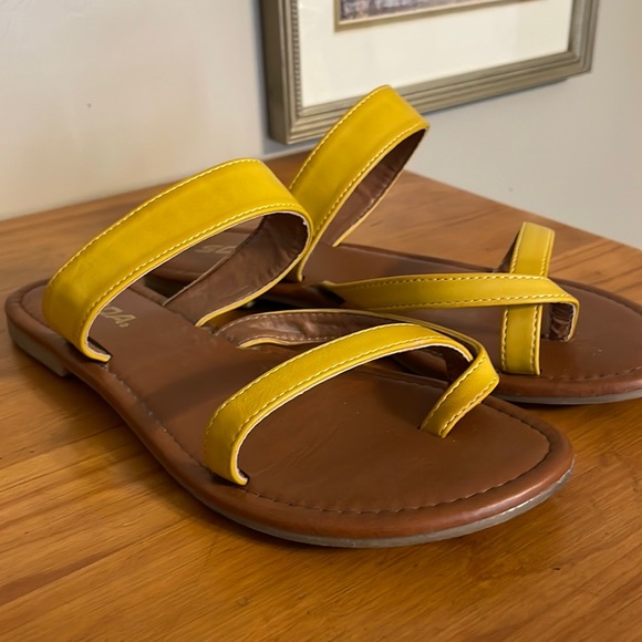 Soda Shoes - Moving Sale! 🚚 Markdown - SODA mustard flat sandals size 7.5